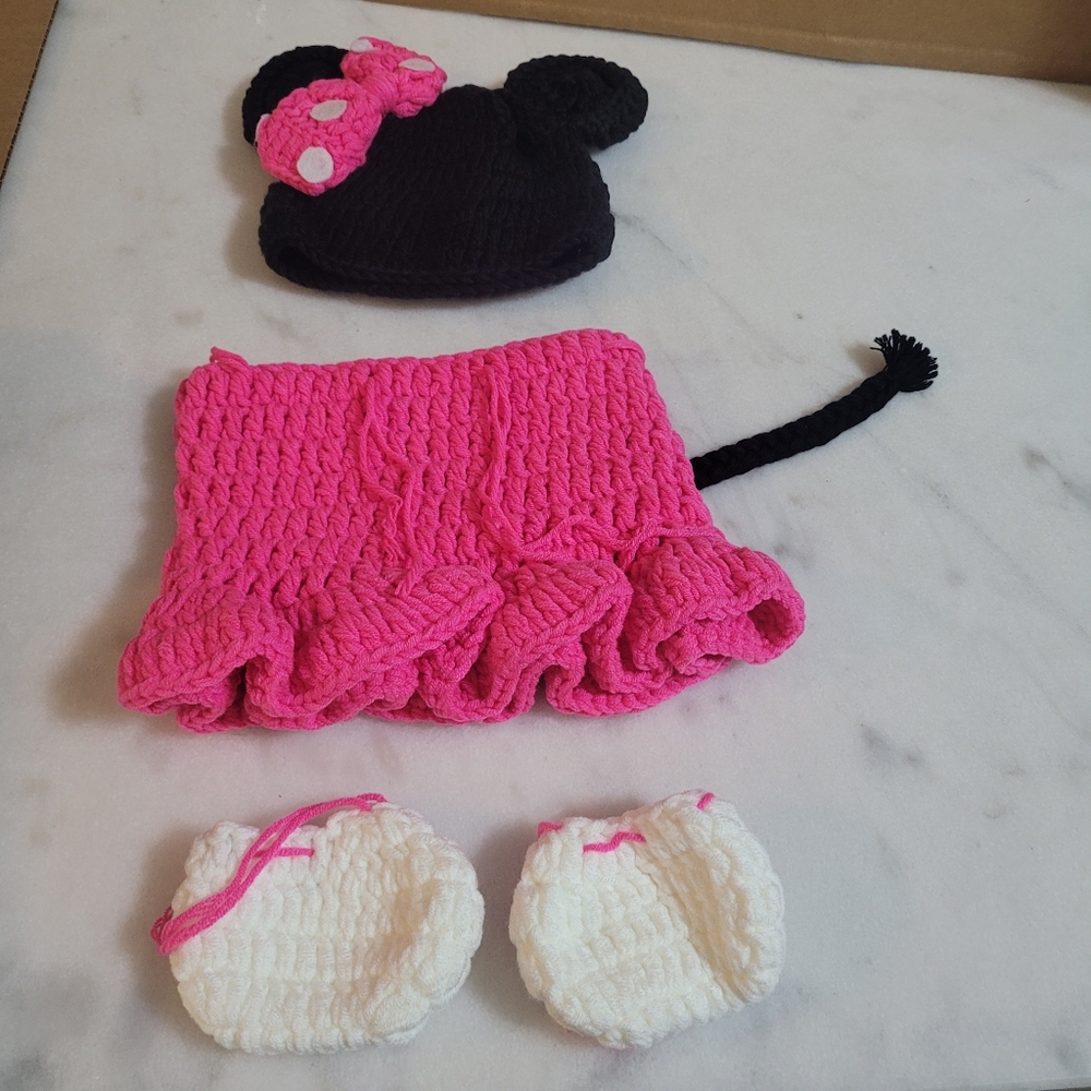 Crochet Baby Minnie Mouse Inspired Outfit Photo Prop (Newborns)
